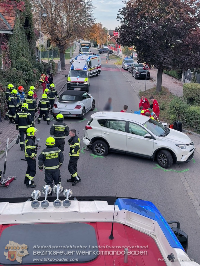 20261017_Verkehrsunfall in Traiskirchen im Ortsteil M�llersdorf - Foto: Stefan Schneider BFKDO BADEN