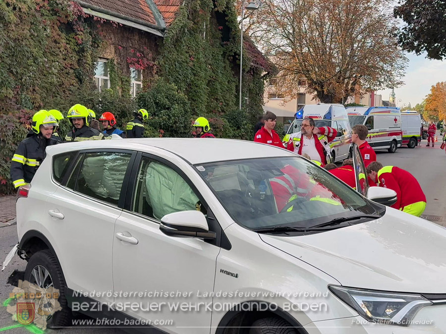 20261017_Verkehrsunfall in Traiskirchen im Ortsteil M�llersdorf - Foto: Stefan Schneider BFKDO BADEN