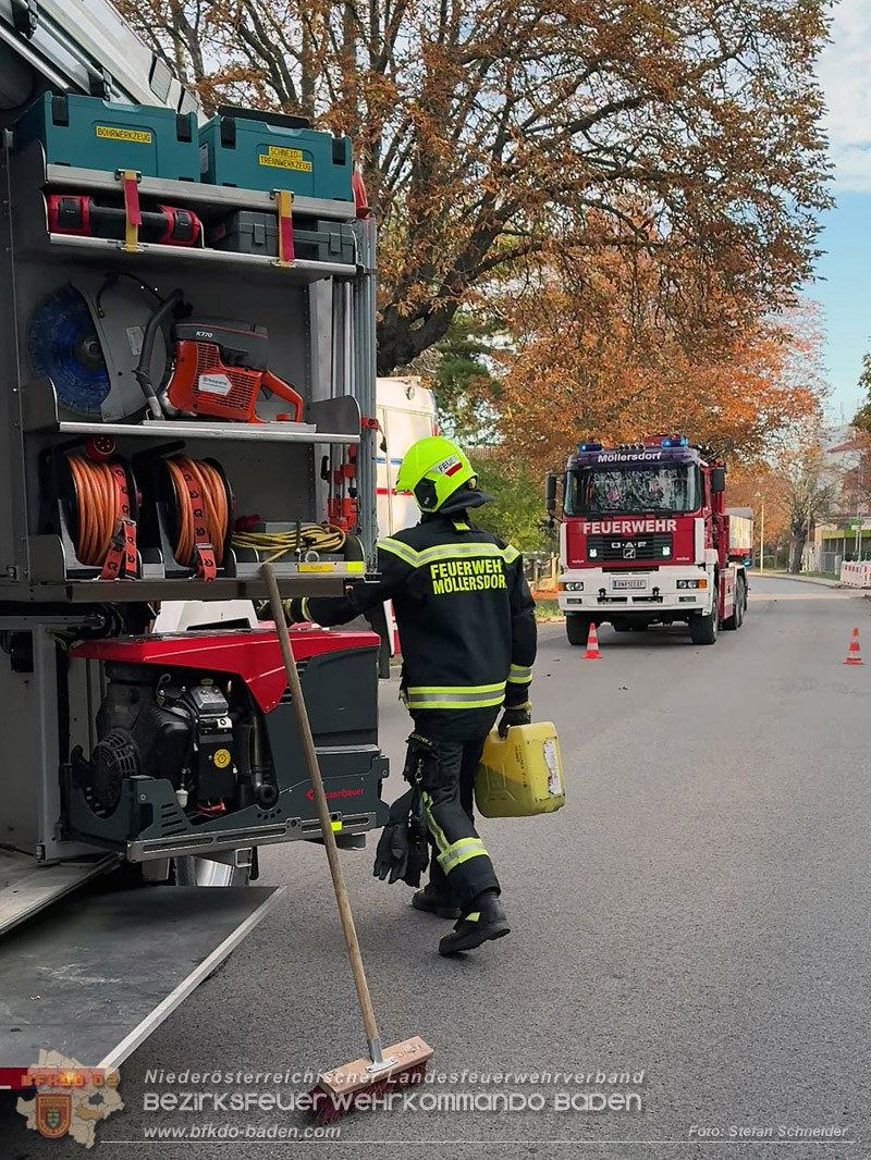 20261017_Verkehrsunfall in Traiskirchen im Ortsteil M�llersdorf - Foto: Stefan Schneider BFKDO BADEN
