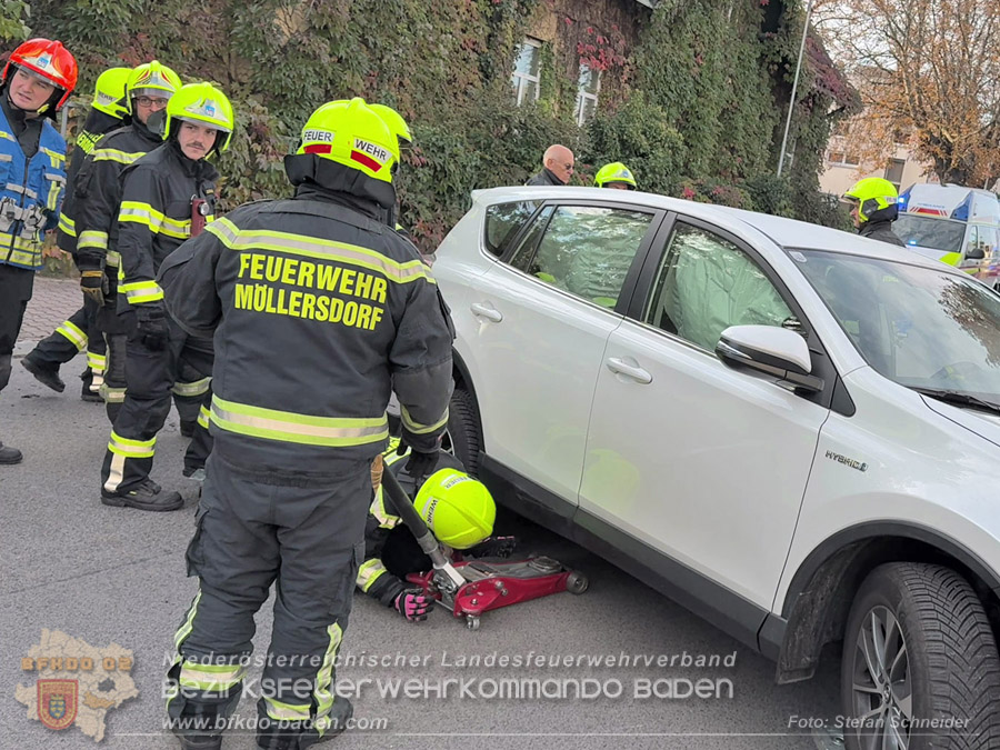 20261017_Verkehrsunfall in Traiskirchen im Ortsteil M�llersdorf - Foto: Stefan Schneider BFKDO BADEN