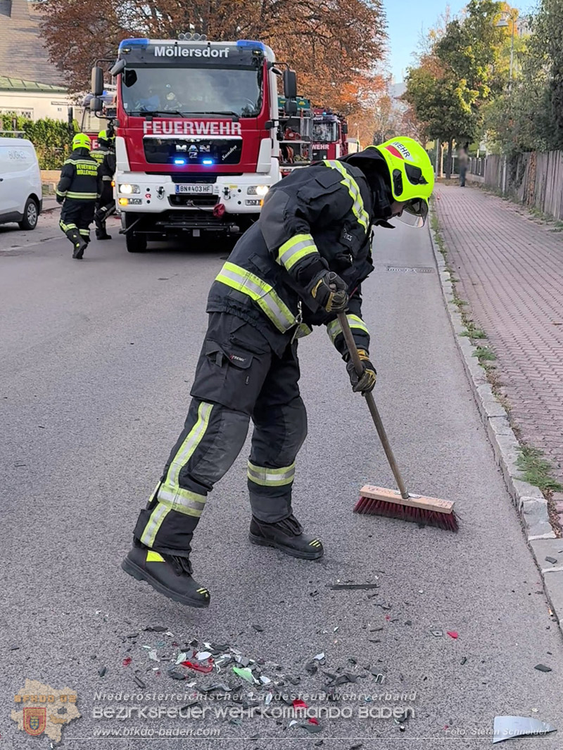20261017_Verkehrsunfall in Traiskirchen im Ortsteil M�llersdorf - Foto: Stefan Schneider BFKDO BADEN