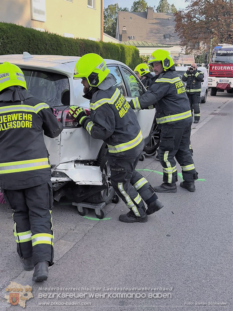 20261017_Verkehrsunfall in Traiskirchen im Ortsteil M�llersdorf - Foto: Stefan Schneider BFKDO BADEN