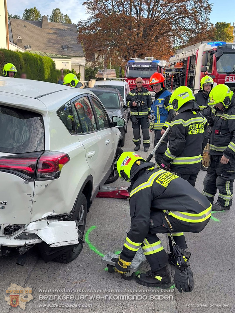20261017_Verkehrsunfall in Traiskirchen im Ortsteil M�llersdorf - Foto: Stefan Schneider BFKDO BADEN
