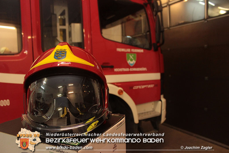 Neue Helme für die Feuerwehr Hochstrass Foto: © Joachim Zagler