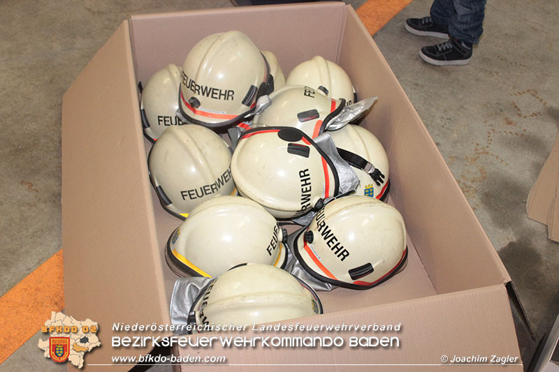 Neue Helme für die Feuerwehr Hochstrass Foto: © Joachim Zagler