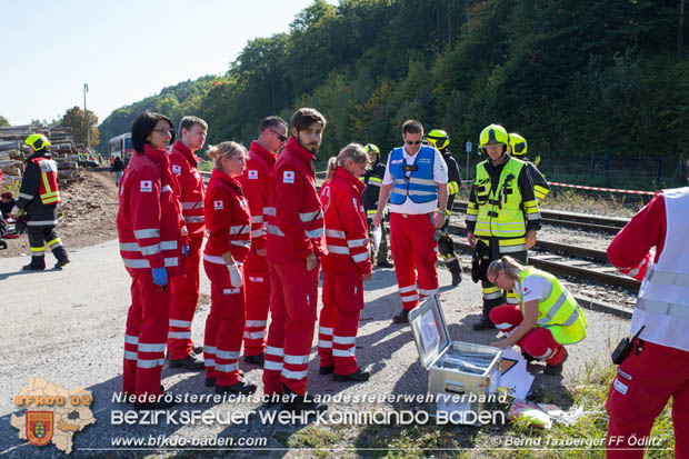 20170930 Großübung Pkw gegen Personenzug in St.Veit a.d.Triesting  Foto: © ASB Bernd Taxberger FF Ödlitz