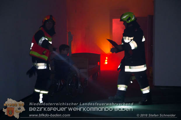 20181012 Realistische Brandeinsatzbung in Oberwaltersdorf  Foto:  Stefan Schneider