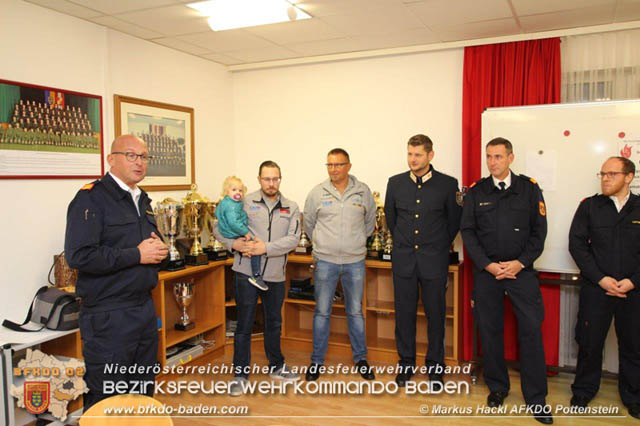 Spendenübergabe Blaulicht Grand Prix 2019 zugunsten der Familie eines bei einem tragischen Forstunfall verunglückten Feuerwehrkameraden aus Furth an der Triesting Foto: ASB Markus Hackl AFKDO Pottenstein Spendenübergabe Blaulicht Grand Prix 2019 zugunsten der Familie eines bei einem tragischen Forstunfall verunglückten Feuerwehrkameraden aus Furth an der Triesting Foto: ASB Markus Hackl AFKDO Pottenstein