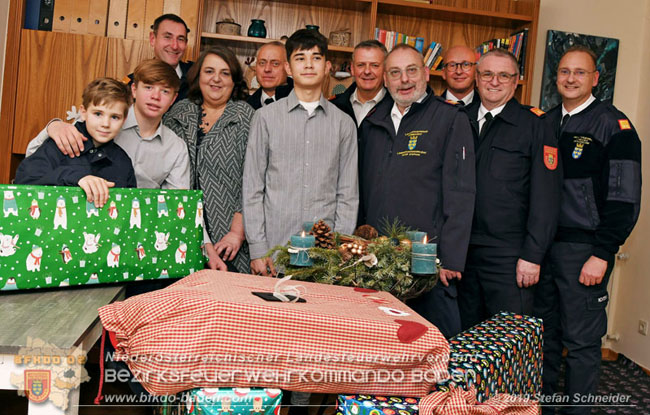 20191210 Der ganz spezielle Feuerwehr-Hilfseinsatz im SOS Kinderdorf Haus St. Florian Hinterbrühl 20191210 Der ganz spezielle Feuerwehr-Hilfseinsatz im SOS Kinderdorf Haus St. Florian Hinterbrühl
