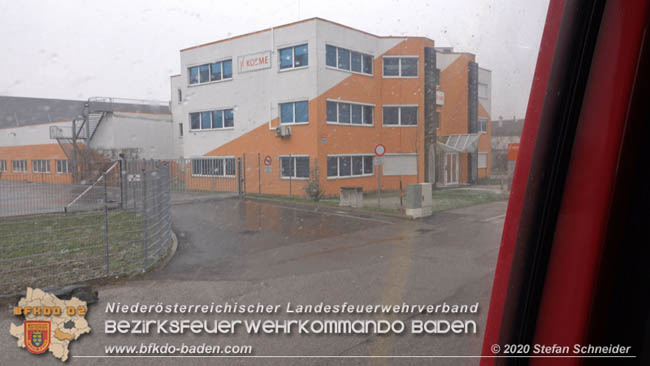 20200325 Weiterer Transport von 4.500 Stück Leergebinden die von der Firma Kosme Gesellschaft mbH unentgeltlich der NÖ Feuerwehr zur Verfügung gestellt wurden 20200325 Weiterer Transport von 4.500 Stück Leergebinden die von der Firma Kosme Gesellschaft mbH unentgeltlich der NÖ Feuerwehr zur Verfügung gestellt wurden