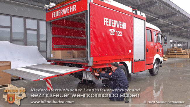 20200325 Weiterer Transport von 4.500 Stck Leergebinden die von der Firma Kosme Gesellschaft mbH unentgeltlich der N Feuerwehr zur Verfgung gestellt wurden 