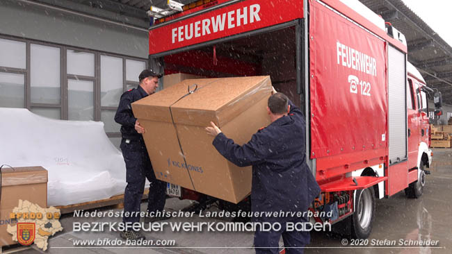 20200325 Weiterer Transport von 4.500 Stck Leergebinden die von der Firma Kosme Gesellschaft mbH unentgeltlich der N Feuerwehr zur Verfgung gestellt wurden 