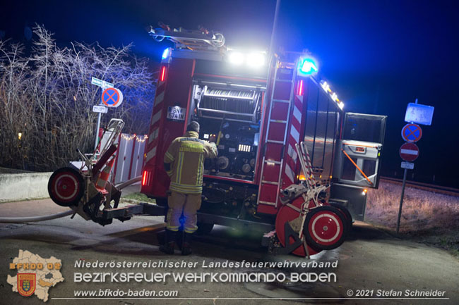 20210101 Brand eines Restmll-Containers bei einer Leobersdorfer Wohnhausanlage  Foto:  Freiwillige Feuerwehr Leobersdorf