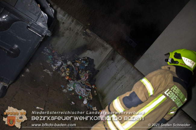 20210101 Brand eines Restmll-Containers bei einer Leobersdorfer Wohnhausanlage  Foto:  Stefan Schneider