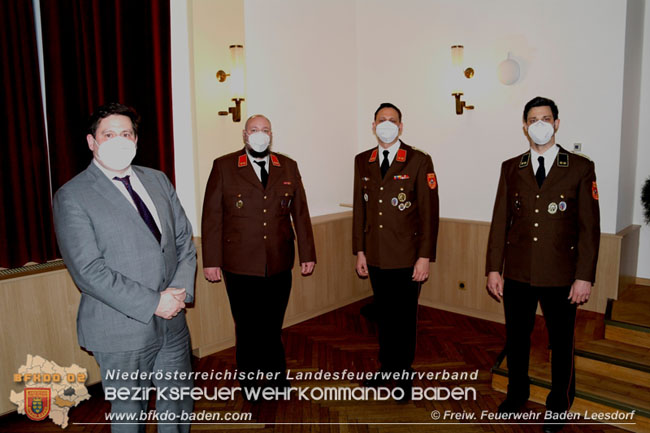 20210129 Das neue Kommando der FF Baden-Leesdorf LdV OV Harald Pristou - Kdt HBI Christoph Charvat - Kdt Stv. Andreas Walter mit BGM DI Stefan Szirucsek Foto: Freiwillige Feuerwehr Baden-Leesdorf 20210129 Das neue Kommando der FF Baden-Leesdorf LdV OV Harald Pristou - Kdt HBI Christoph Charvat - Kdt Stv. Andreas Walter mit BGM DI Stefan Szirucsek Foto: Freiwillige Feuerwehr Baden-Leesdorf