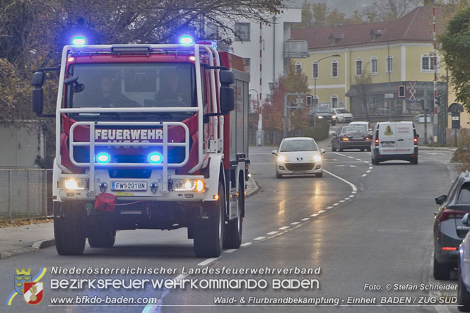 20211111_HLFA 2 Waldbrand NÖLFV für den Bezirk BADEN bei der FF Enzesfeld eingetroffen Foto: © Stefan Schneider BFKDO BADEN 20211111_HLFA 2 Waldbrand NÖLFV für den Bezirk BADEN bei der FF Enzesfeld eingetroffen Foto: © Stefan Schneider BFKDO BADEN
