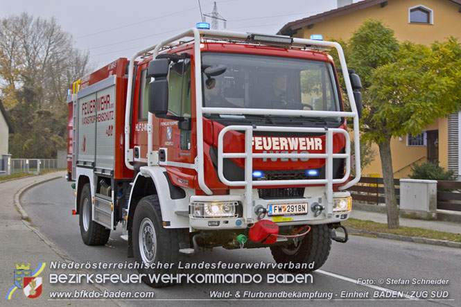 20211111_HLFA 2 Waldbrand NÖLFV für den Bezirk BADEN bei der FF Enzesfeld eingetroffen Foto: © Stefan Schneider BFKDO BADEN 20211111_HLFA 2 Waldbrand NÖLFV für den Bezirk BADEN bei der FF Enzesfeld eingetroffen Foto: © Stefan Schneider BFKDO BADEN