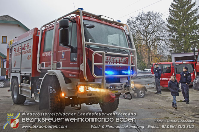 20211111_HLFA 2 Waldbrand NÖLFV für den Bezirk BADEN bei der FF Enzesfeld eingetroffen Foto: © Stefan Schneider BFKDO BADEN 20211111_HLFA 2 Waldbrand NÖLFV für den Bezirk BADEN bei der FF Enzesfeld eingetroffen Foto: © Stefan Schneider BFKDO BADEN