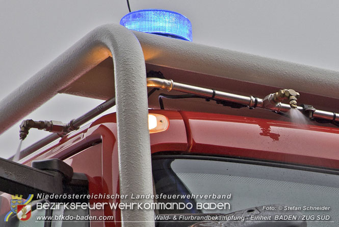 20211111_HLFA 2 Waldbrand NÖLFV für den Bezirk BADEN bei der FF Enzesfeld eingetroffen Foto: © Stefan Schneider BFKDO BADEN 20211111_HLFA 2 Waldbrand NÖLFV für den Bezirk BADEN bei der FF Enzesfeld eingetroffen Foto: © Stefan Schneider BFKDO BADEN