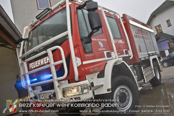 20211111_HLFA 2 Waldbrand NÖLFV für den Bezirk BADEN bei der FF Enzesfeld eingetroffen Foto: © Stefan Schneider BFKDO BADEN 20211111_HLFA 2 Waldbrand NÖLFV für den Bezirk BADEN bei der FF Enzesfeld eingetroffen Foto: © Stefan Schneider BFKDO BADEN