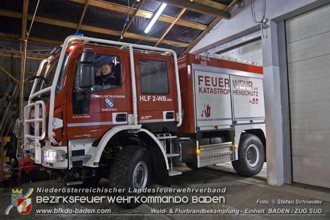 20211111_HLFA 2 Waldbrand NÖLFV für den Bezirk BADEN bei der FF Enzesfeld eingetroffen Foto: © Stefan Schneider BFKDO BADEN 20211111_HLFA 2 Waldbrand NÖLFV für den Bezirk BADEN bei der FF Enzesfeld eingetroffen Foto: © Stefan Schneider BFKDO BADEN