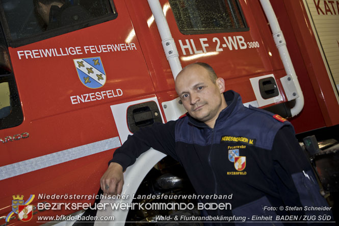 20211111_HLFA 2 Waldbrand NÖLFV für den Bezirk BADEN bei der FF Enzesfeld eingetroffen Foto: © Stefan Schneider BFKDO BADEN 20211111_HLFA 2 Waldbrand NÖLFV für den Bezirk BADEN bei der FF Enzesfeld eingetroffen Foto: © Stefan Schneider BFKDO BADEN