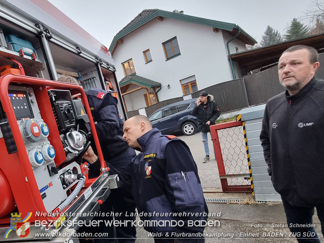 20211111_HLFA 2 Waldbrand NÖLFV für den Bezirk BADEN bei der FF Enzesfeld eingetroffen Foto: © Stefan Schneider BFKDO BADEN 20211111_HLFA 2 Waldbrand NÖLFV für den Bezirk BADEN bei der FF Enzesfeld eingetroffen Foto: © Stefan Schneider BFKDO BADEN