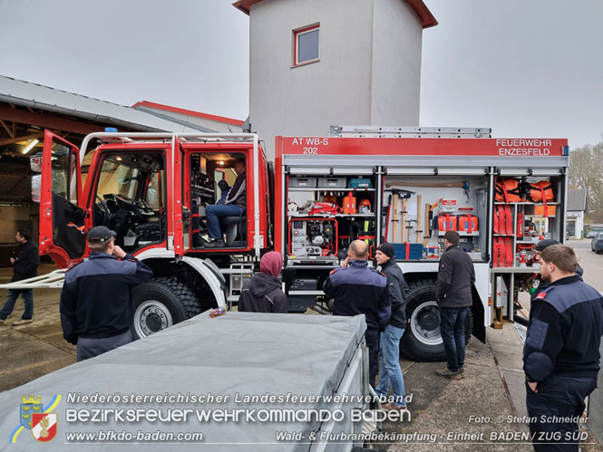 20211111_HLFA 2 Waldbrand NÖLFV für den Bezirk BADEN bei der FF Enzesfeld eingetroffen Foto: © Stefan Schneider BFKDO BADEN 20211111_HLFA 2 Waldbrand NÖLFV für den Bezirk BADEN bei der FF Enzesfeld eingetroffen Foto: © Stefan Schneider BFKDO BADEN