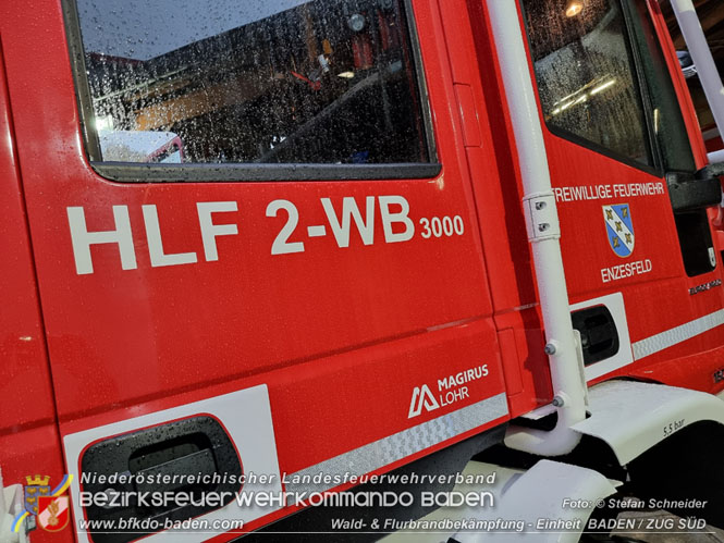 20211111_HLFA 2 Waldbrand NÖLFV für den Bezirk BADEN bei der FF Enzesfeld eingetroffen Foto: © Stefan Schneider BFKDO BADEN 20211111_HLFA 2 Waldbrand NÖLFV für den Bezirk BADEN bei der FF Enzesfeld eingetroffen Foto: © Stefan Schneider BFKDO BADEN
