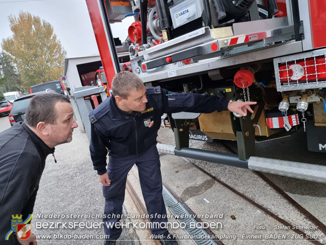 20211111_HLFA 2 Waldbrand NÖLFV für den Bezirk BADEN bei der FF Enzesfeld eingetroffen Foto: © Stefan Schneider BFKDO BADEN 20211111_HLFA 2 Waldbrand NÖLFV für den Bezirk BADEN bei der FF Enzesfeld eingetroffen Foto: © Stefan Schneider BFKDO BADEN