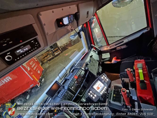 20211111_HLFA 2 Waldbrand NÖLFV für den Bezirk BADEN bei der FF Enzesfeld eingetroffen Foto: © Stefan Schneider BFKDO BADEN 20211111_HLFA 2 Waldbrand NÖLFV für den Bezirk BADEN bei der FF Enzesfeld eingetroffen Foto: © Stefan Schneider BFKDO BADEN