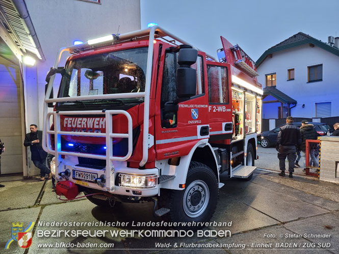 20211111_HLFA 2 Waldbrand NÖLFV für den Bezirk BADEN bei der FF Enzesfeld eingetroffen Foto: © Stefan Schneider BFKDO BADEN 20211111_HLFA 2 Waldbrand NÖLFV für den Bezirk BADEN bei der FF Enzesfeld eingetroffen Foto: © Stefan Schneider BFKDO BADEN