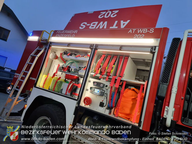 20211111_HLFA 2 Waldbrand NÖLFV für den Bezirk BADEN bei der FF Enzesfeld eingetroffen Foto: © Stefan Schneider BFKDO BADEN 20211111_HLFA 2 Waldbrand NÖLFV für den Bezirk BADEN bei der FF Enzesfeld eingetroffen Foto: © Stefan Schneider BFKDO BADEN