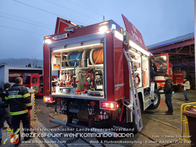20211111_HLFA 2 Waldbrand NÖLFV für den Bezirk BADEN bei der FF Enzesfeld eingetroffen Foto: © Stefan Schneider BFKDO BADEN 20211111_HLFA 2 Waldbrand NÖLFV für den Bezirk BADEN bei der FF Enzesfeld eingetroffen Foto: © Stefan Schneider BFKDO BADEN