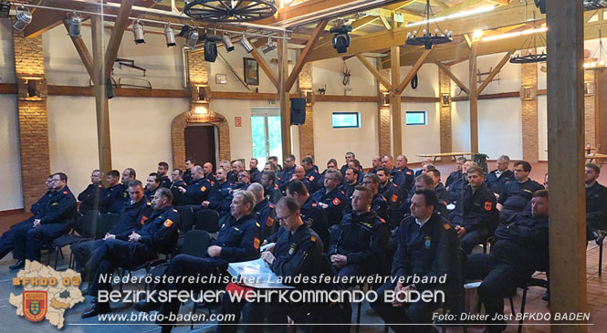 Feuerwehrkommandanten-Fortbildung 2022 in der Feuerwehrscheune Unterwaltersdorf  Foto: Dieter JOST BFKDO BADEN