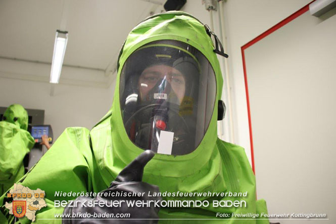 20220528 Chemikalienschutzanzugtrgerausbildung der FF Kottingbrunn bei der BTF Industriepark Schwechat  Foto: Thomas Heschik FF Kottingbrunn