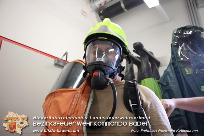 20220528 Chemikalienschutzanzugtrgerausbildung der FF Kottingbrunn bei der BTF Industriepark Schwechat  Foto: Thomas Heschik FF Kottingbrunn