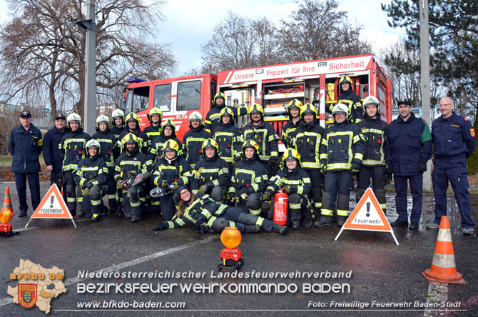 20221211 3 Gruppen bei Ausbildungsprfung Technischer Einsatz in Baden  Foto: Michael Rampl Freiwillige Feuerwehr Baden-Stadt