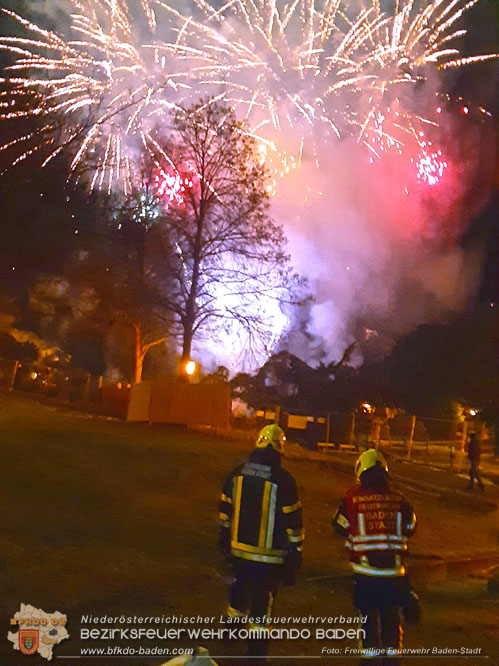 20230101 Brandsicherheitswache im Zuge des großen Feuerwerk um Mitternacht im Badener Kurpark  Foto: Freiwillige Feuerwehr Baden-Stadt
