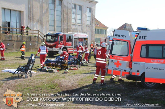 20230422 Grossbung der Einsatzkrfte aus dem Triestingtal am Tritolgelnde in Eggendorf