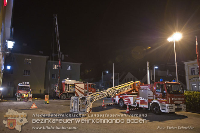 20231104_Nachtwanderung der Feuerwehrjugend des Bezirkes Baden, diesmal in Baden