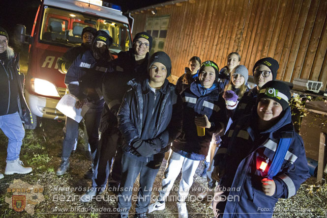 20231104_Nachtwanderung der Feuerwehrjugend des Bezirkes Baden, diesmal in Baden