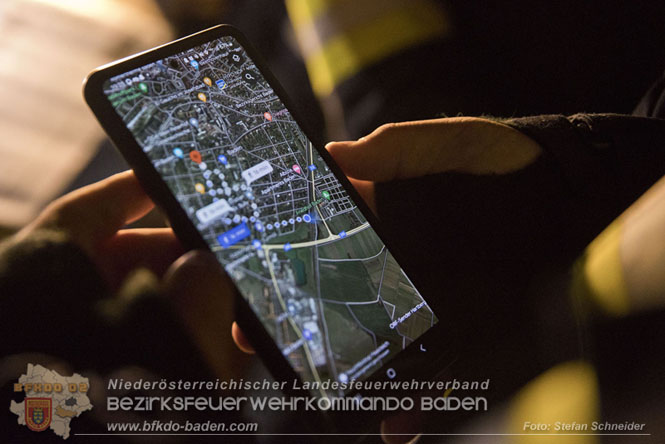 20231104_Nachtwanderung der Feuerwehrjugend des Bezirkes Baden, diesmal in Baden