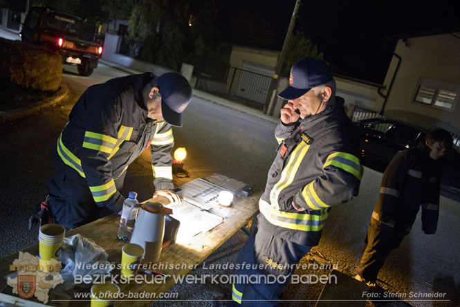 20231104_Nachtwanderung der Feuerwehrjugend des Bezirkes Baden, diesmal in Baden