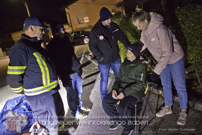 20231104_Nachtwanderung der Feuerwehrjugend des Bezirkes Baden, diesmal in Baden