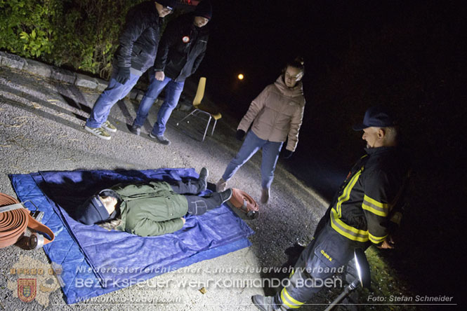 20231104_Nachtwanderung der Feuerwehrjugend des Bezirkes Baden, diesmal in Baden