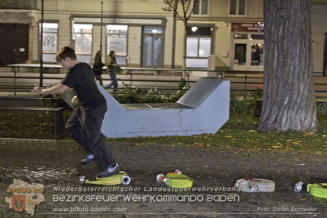 20231104_Nachtwanderung der Feuerwehrjugend des Bezirkes Baden, diesmal in Baden