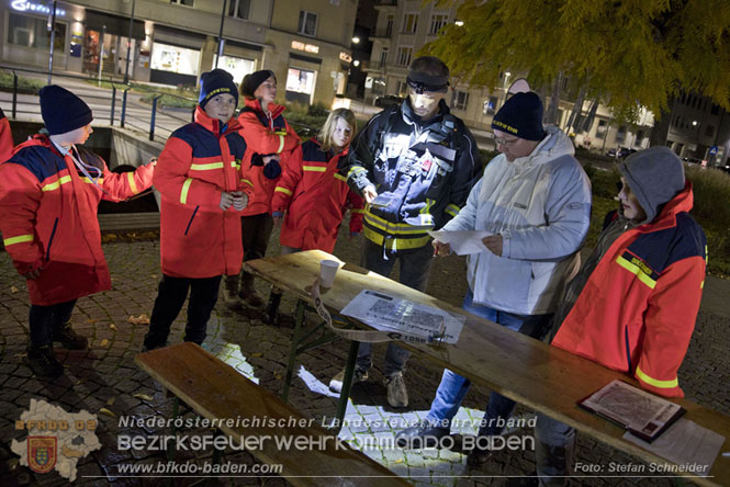 20231104_Nachtwanderung der Feuerwehrjugend des Bezirkes Baden, diesmal in Baden