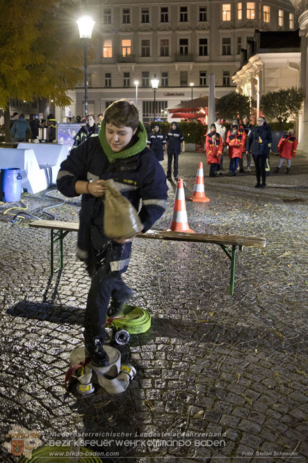 20231104_Nachtwanderung der Feuerwehrjugend des Bezirkes Baden, diesmal in Baden