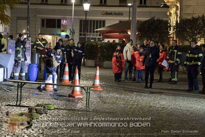 20231104_Nachtwanderung der Feuerwehrjugend des Bezirkes Baden, diesmal in Baden